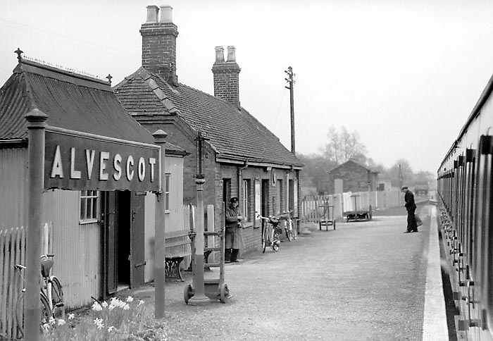 Alvescot Station 17 April 1959