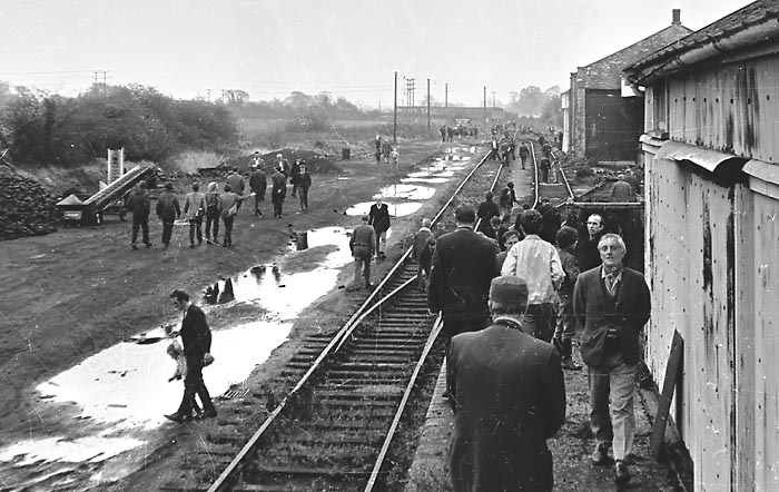'Witney Wanderer' tour participants in Witney Goods Yard 31 October 1970
